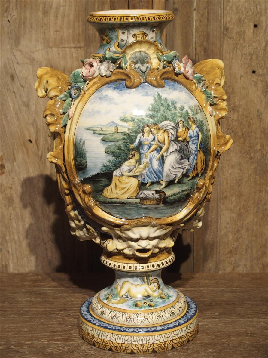 Geld rubber Pellen oven 19th Century Italian Majolica Fountain Body/Vase - Le Louvre French Antiques