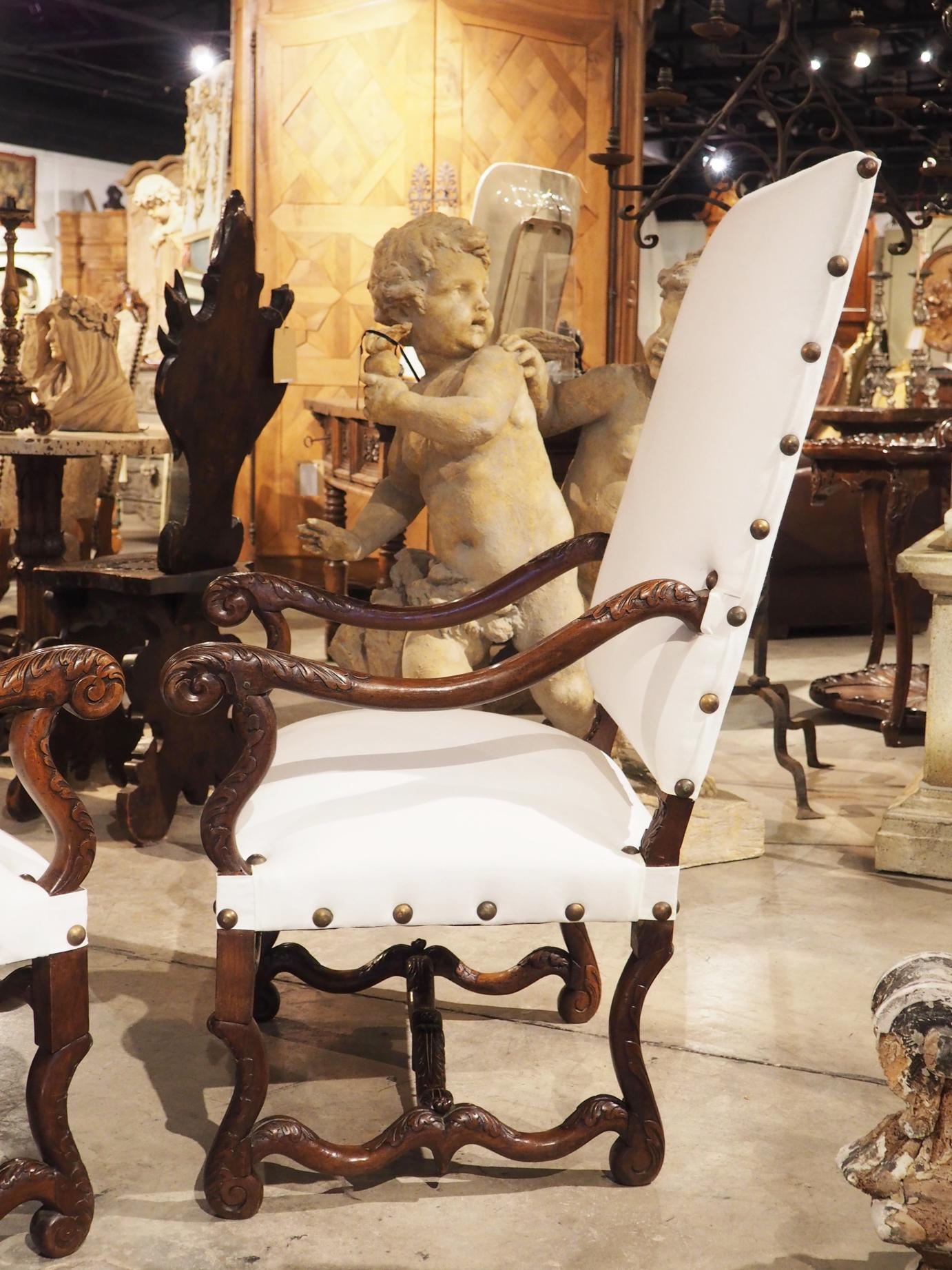 https://lelouvre-antiques.com/wp-content/uploads/2022/07/FrenchWalnutArmchairs422-82-20-1382x1843-1.jpg