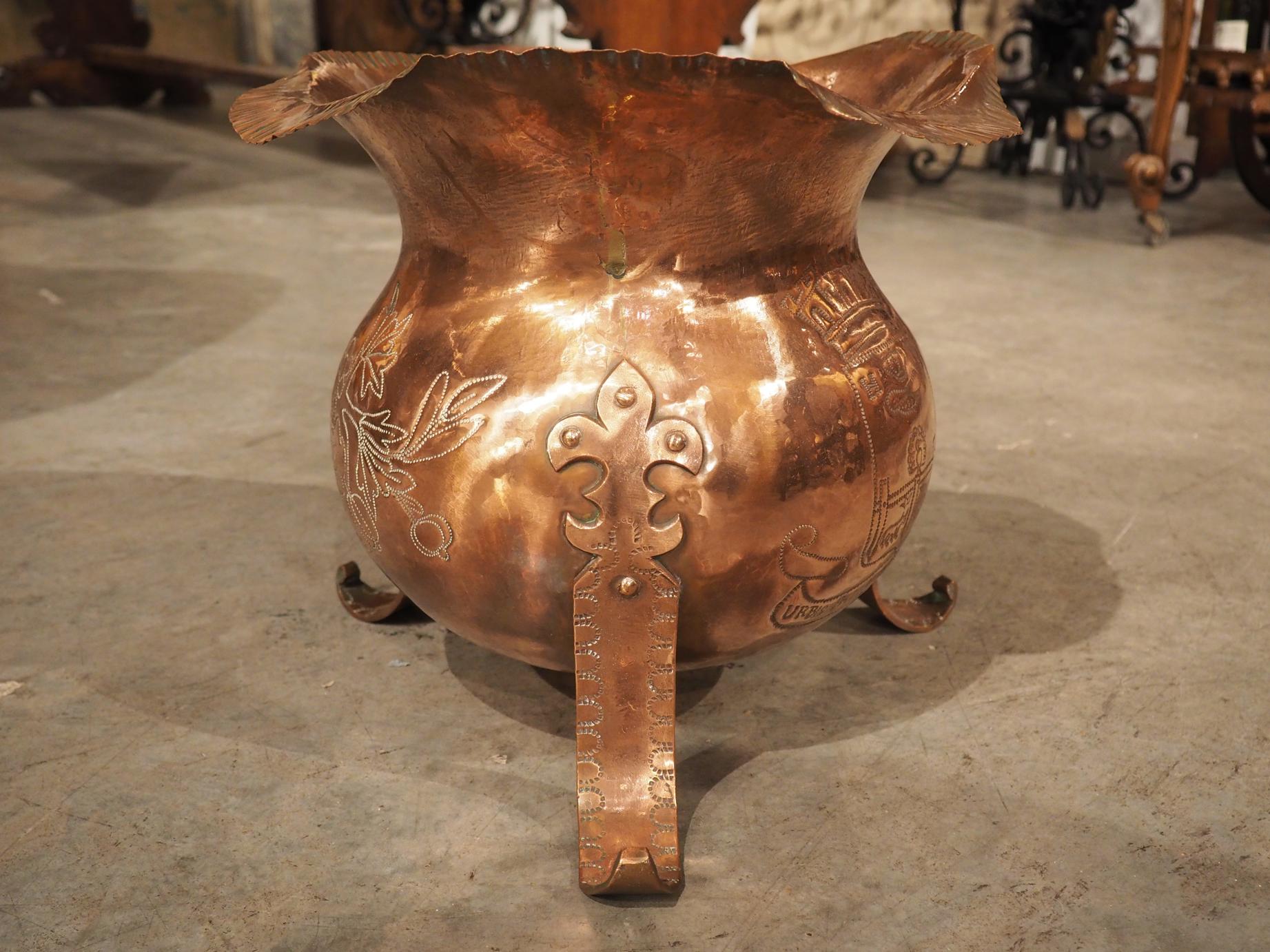 Early 1900s French Copper Cachepot Jardiniere with Scalloped Rim