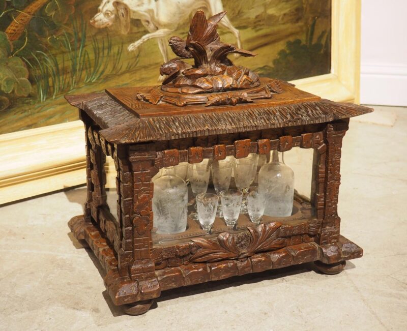 19th Century French Black Forest Cave A Liqueur with Etched Glass Hunting Motifs