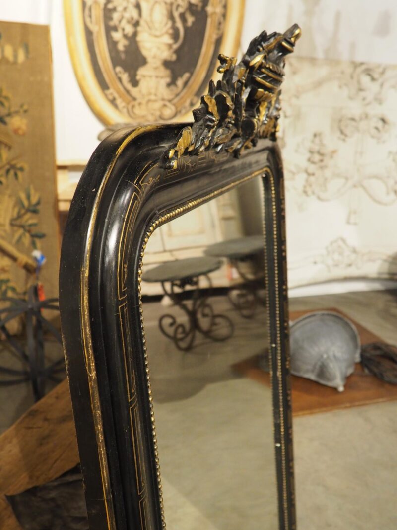 19th Century French Napoleon III Style Black and Gold Mirror with Crest - Image 15