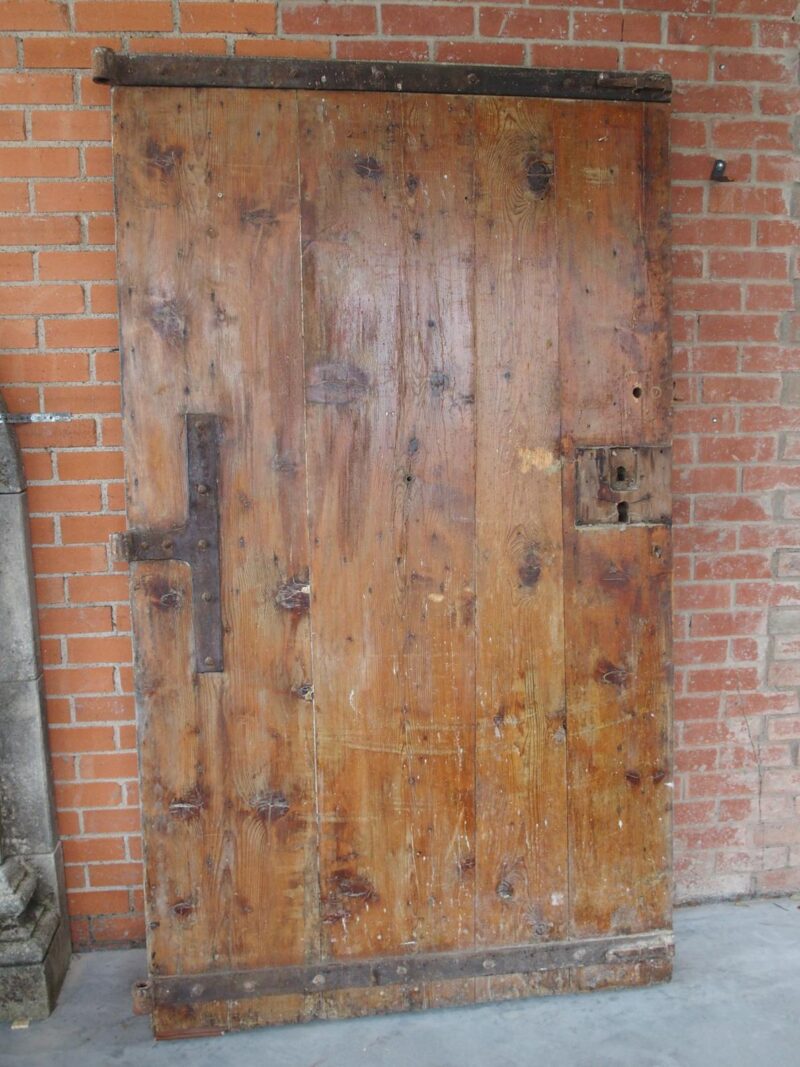 Heavy 19th Century French Walnut Entry Door with Carved Urn and Foliate Motifs - Image 19