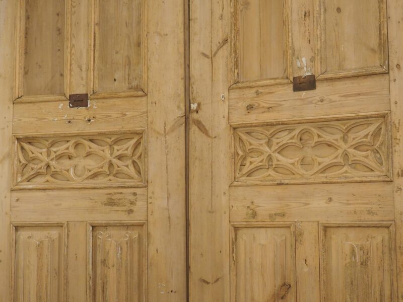 Pair of Large 19th Century French Gothic Style Doors in Carved Pine - Image 17