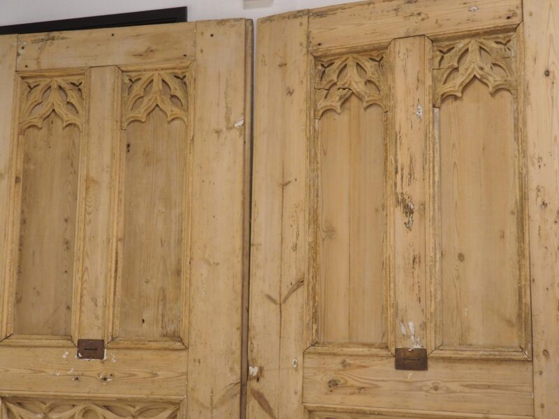 Pair of Large 19th Century French Gothic Style Doors in Carved Pine - Image 18