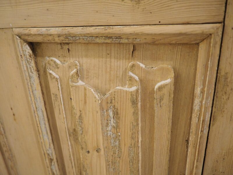 Pair of Large 19th Century French Gothic Style Doors in Carved Pine - Image 10