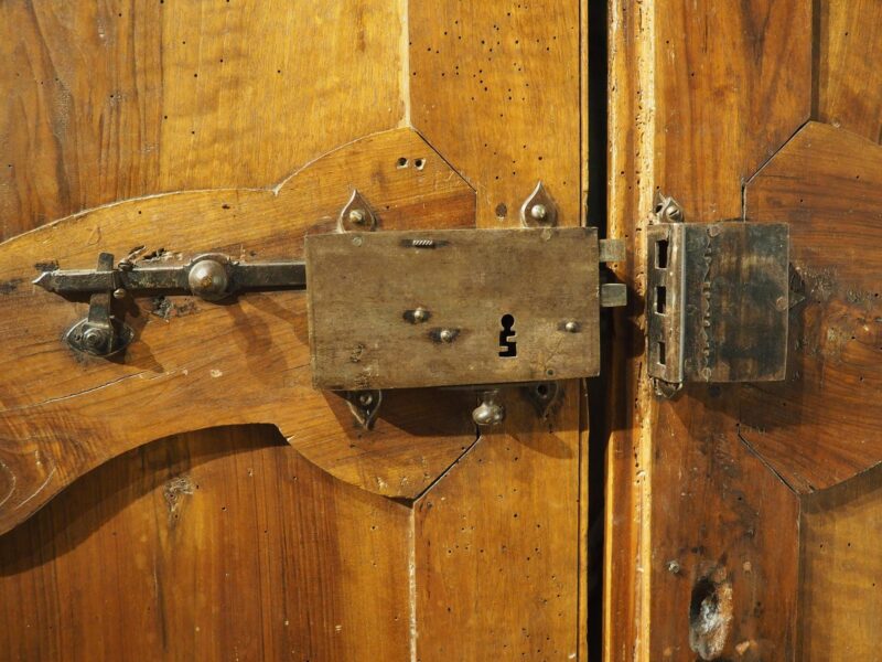 Pair of Tall 18th Century Walnut Interior Doors from Aix-en-Provence, France - Image 19