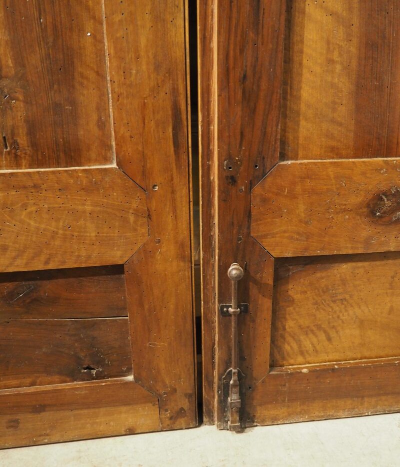 Pair of Tall 18th Century Walnut Interior Doors from Aix-en-Provence, France - Image 20