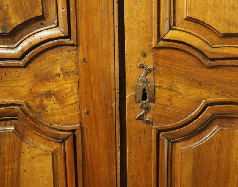 Pair of Tall 18th Century Walnut Interior Doors from Aix-en-Provence, France - Image 9