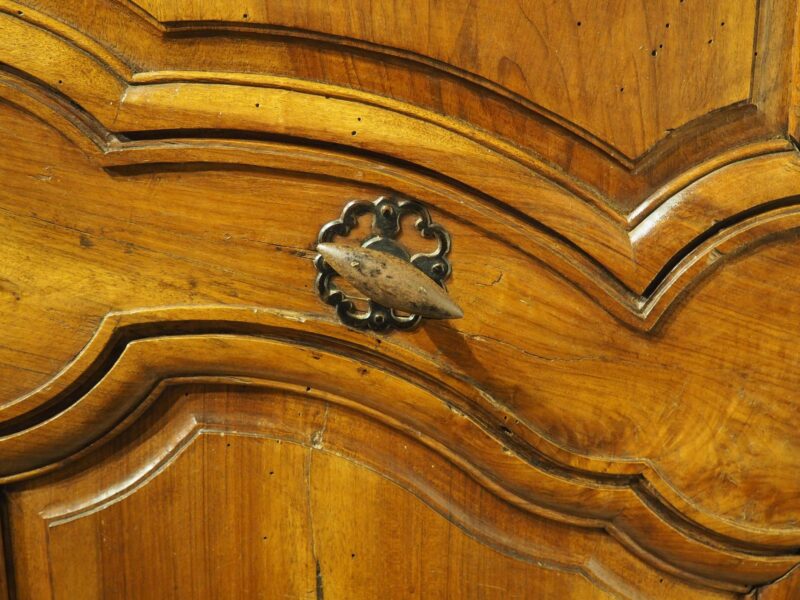 Pair of Tall 18th Century Walnut Interior Doors from Aix-en-Provence, France - Image 10