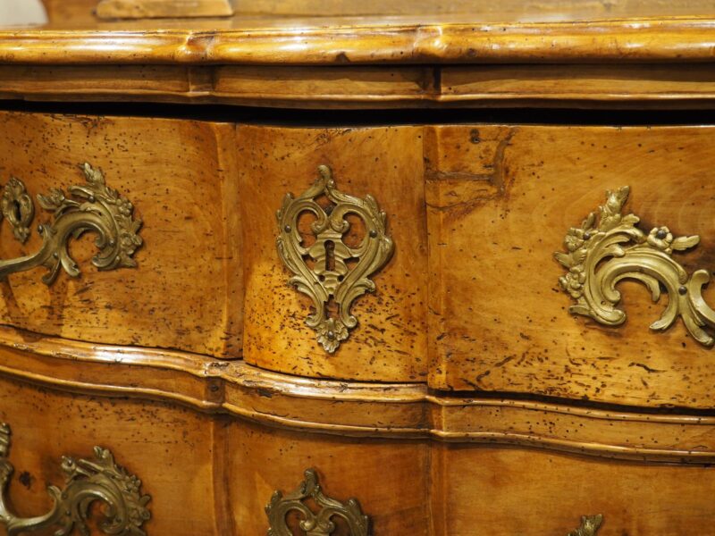 A Period French Louis XV Blonde Walnut Commode Galbé, Circa 1750 - Image 13