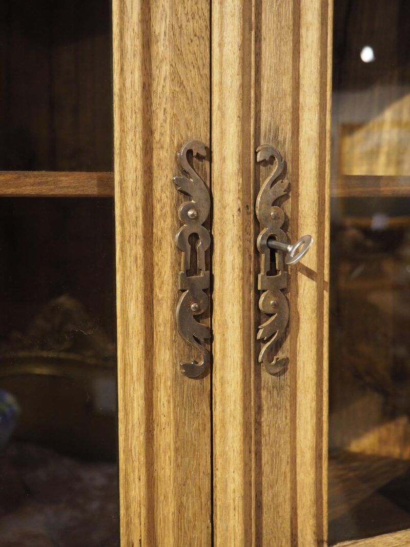 19th Century French Caved Oak Corner Cabinet Vitrine with Period Gothic Panels - Image 14