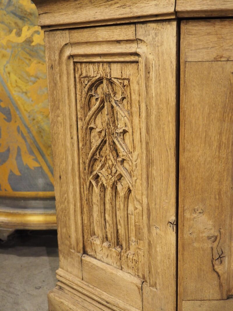 19th Century French Caved Oak Corner Cabinet Vitrine with Period Gothic Panels - Image 15