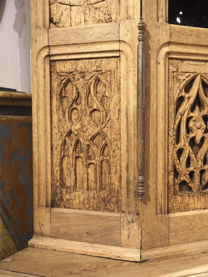 19th Century French Caved Oak Corner Cabinet Vitrine with Period Gothic Panels - Image 4