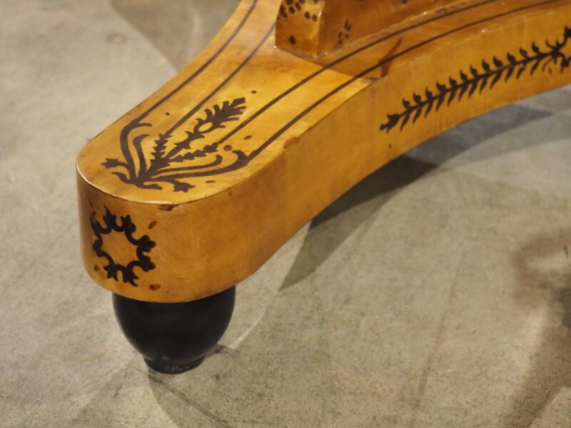 A 20th Century French Charles X Style Center Table with Marquetry Decor - Image 8